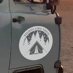 Nights like these sticker op een 4x4 mobilhome ingezoomd.