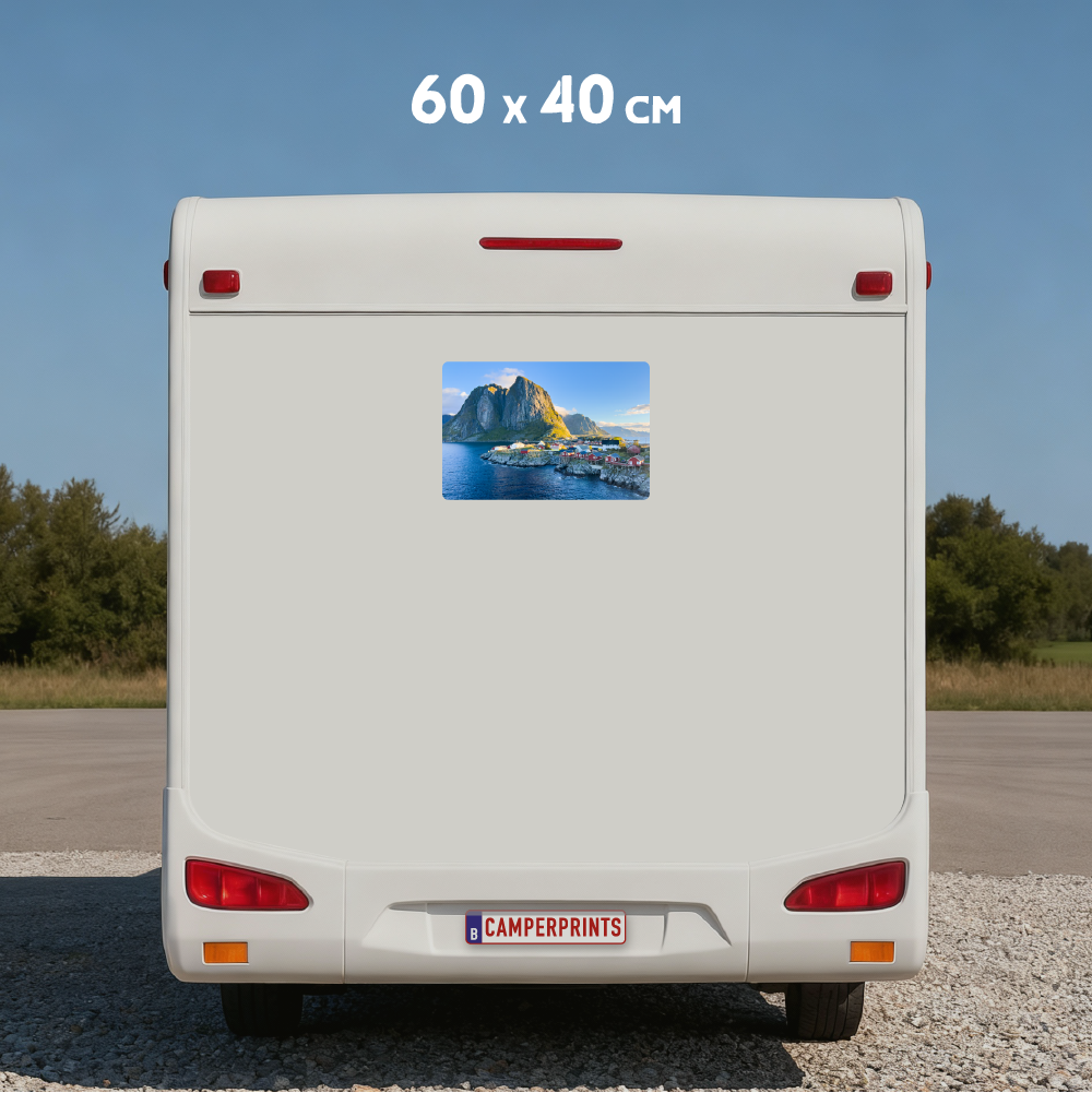 Camperprints Quadratischer Foto Wohnmobil rechteckig 60 x 40 cm mit Panorama Aufkleber abgebildet auf einem Camper